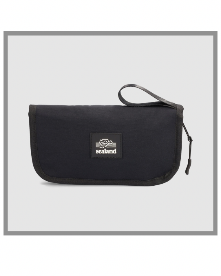 Picture of Recycled Voyager Travel Wallet – Onyx